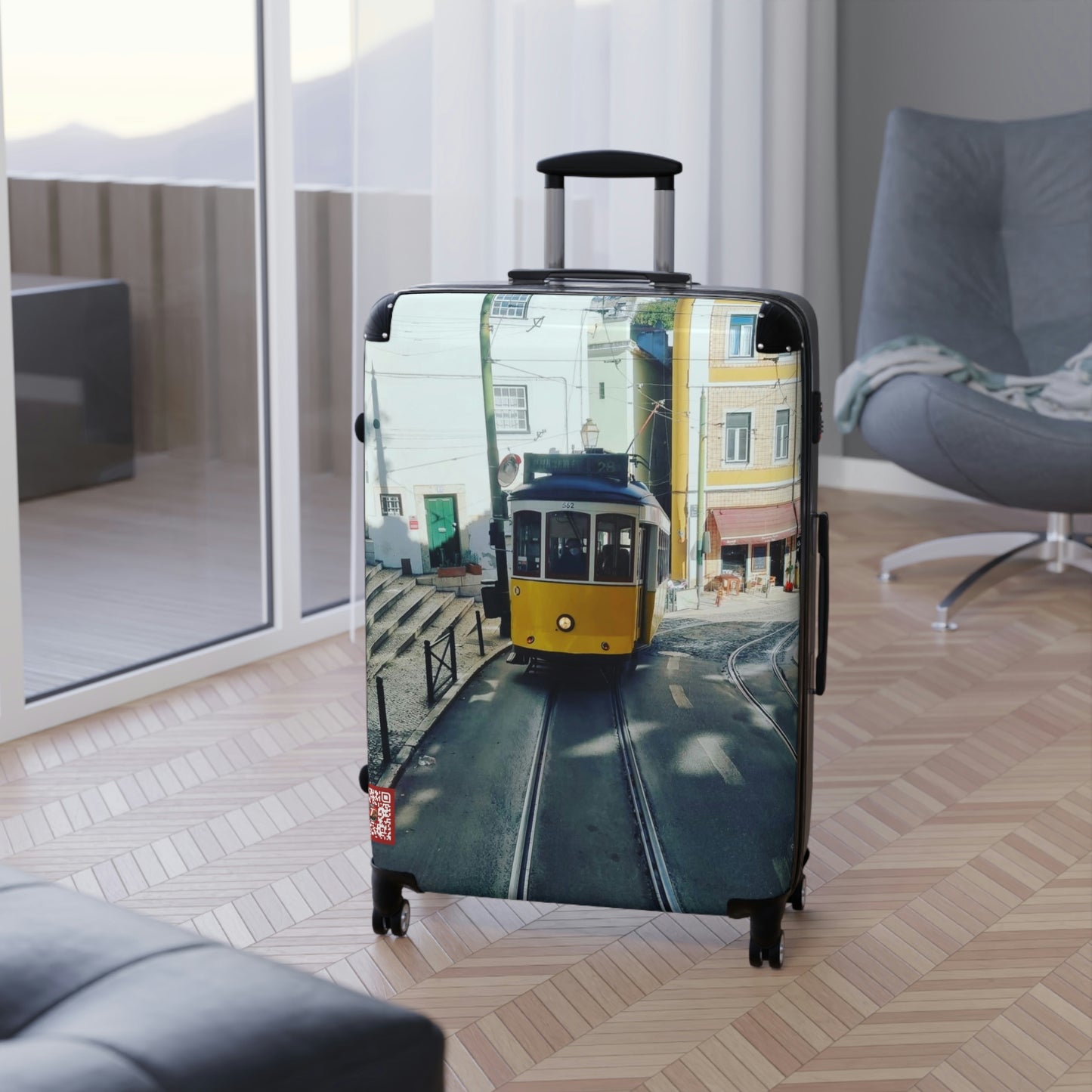 Remodelado Tram | Portugal | Suitcases