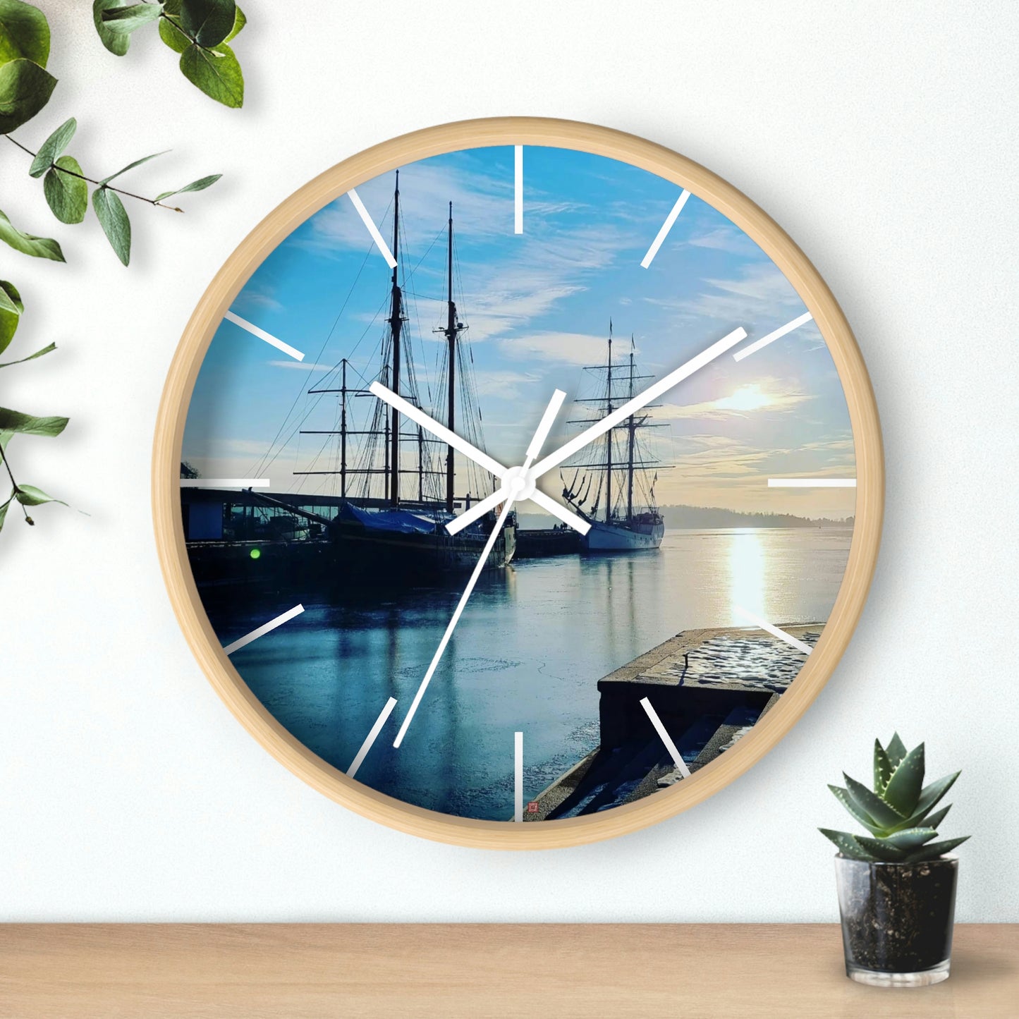 Honnørbrygga | Norway | Wall clock