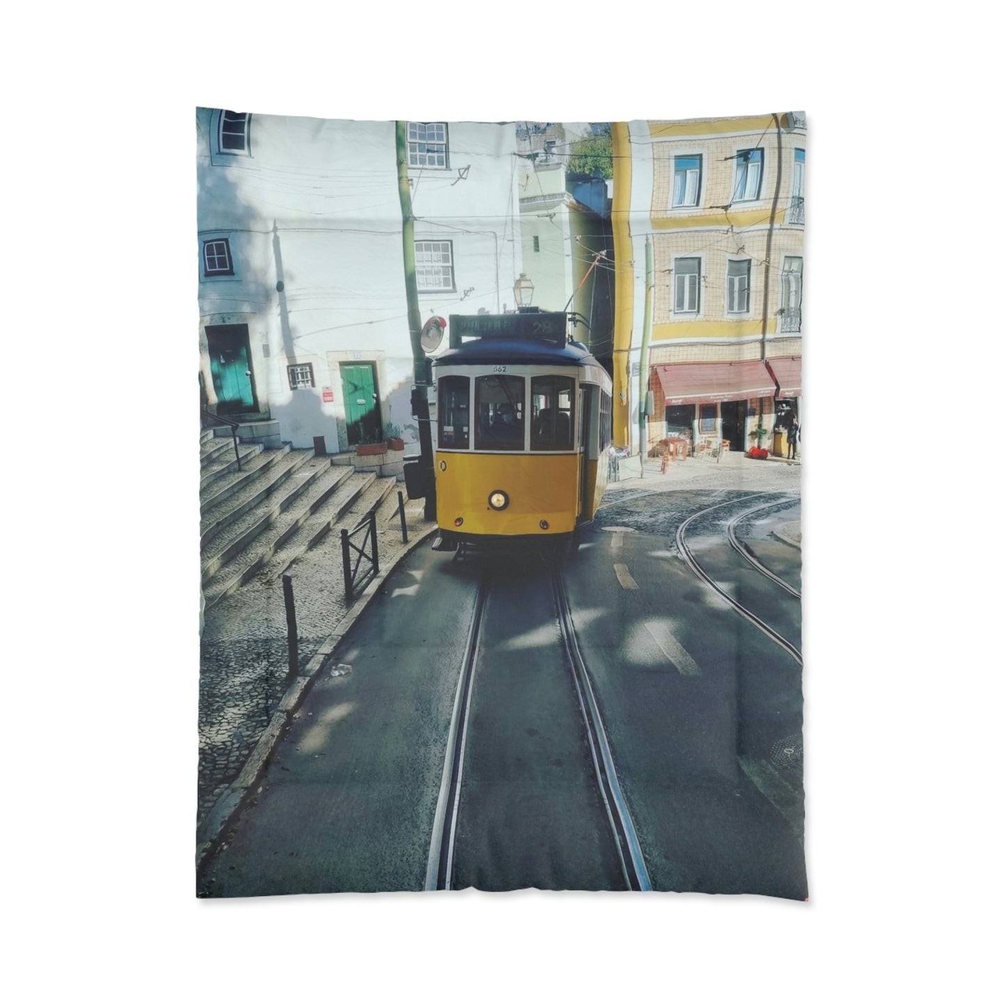 Remodelado Tram | Portugal | Comforter