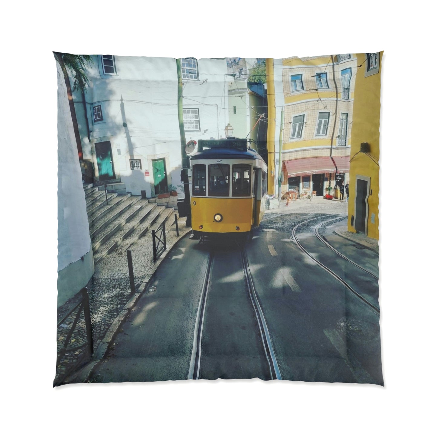 Remodelado Tram | Portugal | Comforter
