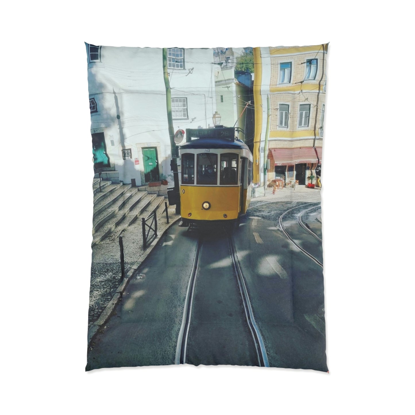 Remodelado Tram | Portugal | Comforter